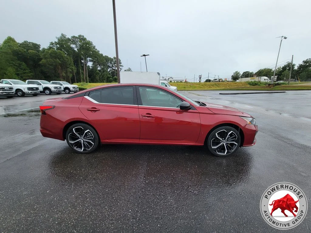 Used 2024 Red Nissan 2.5 SR image 8