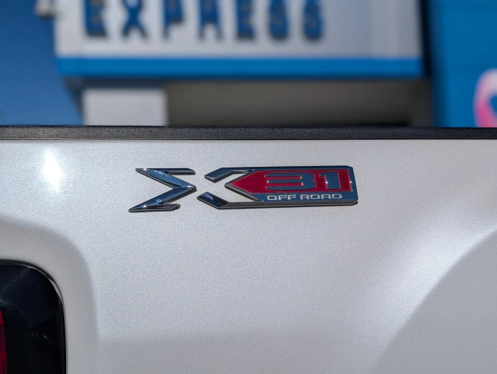 Used 2023 White GMC SLT image 16