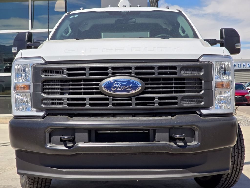 New 2026 Oxford White Ford XL image 2
