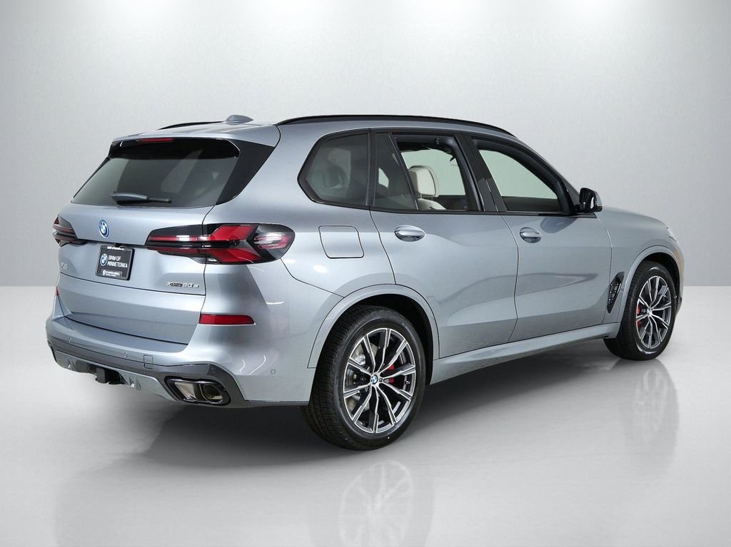 New 2026 Skyscraper Grey Metallic BMW xDrive50e image 9