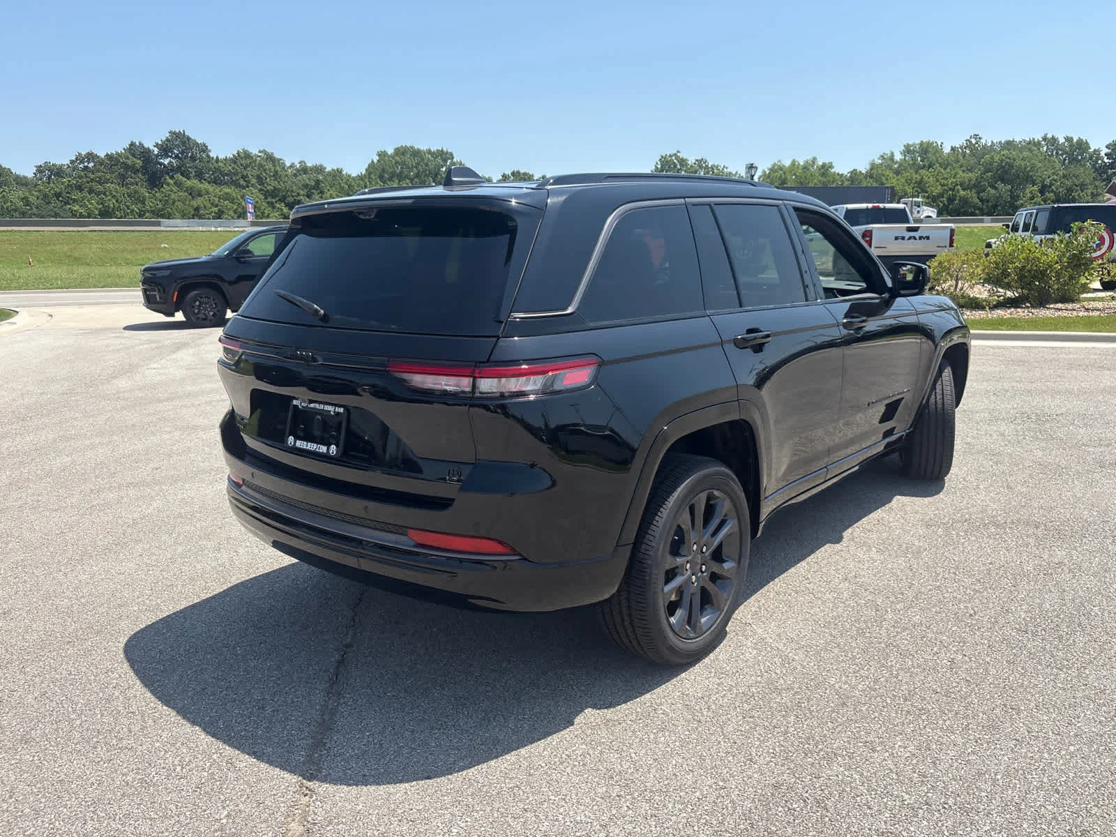 New 2026 Diamond Black Crystal Pearlcoat Jeep Limited Reserve image 10