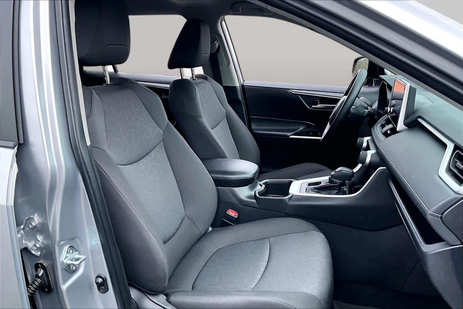Used 2025 Silver Sky Metallic Toyota XLE image 8
