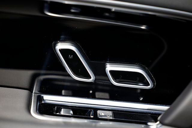 2025 Land Rover Range Rover SE - Photo 25