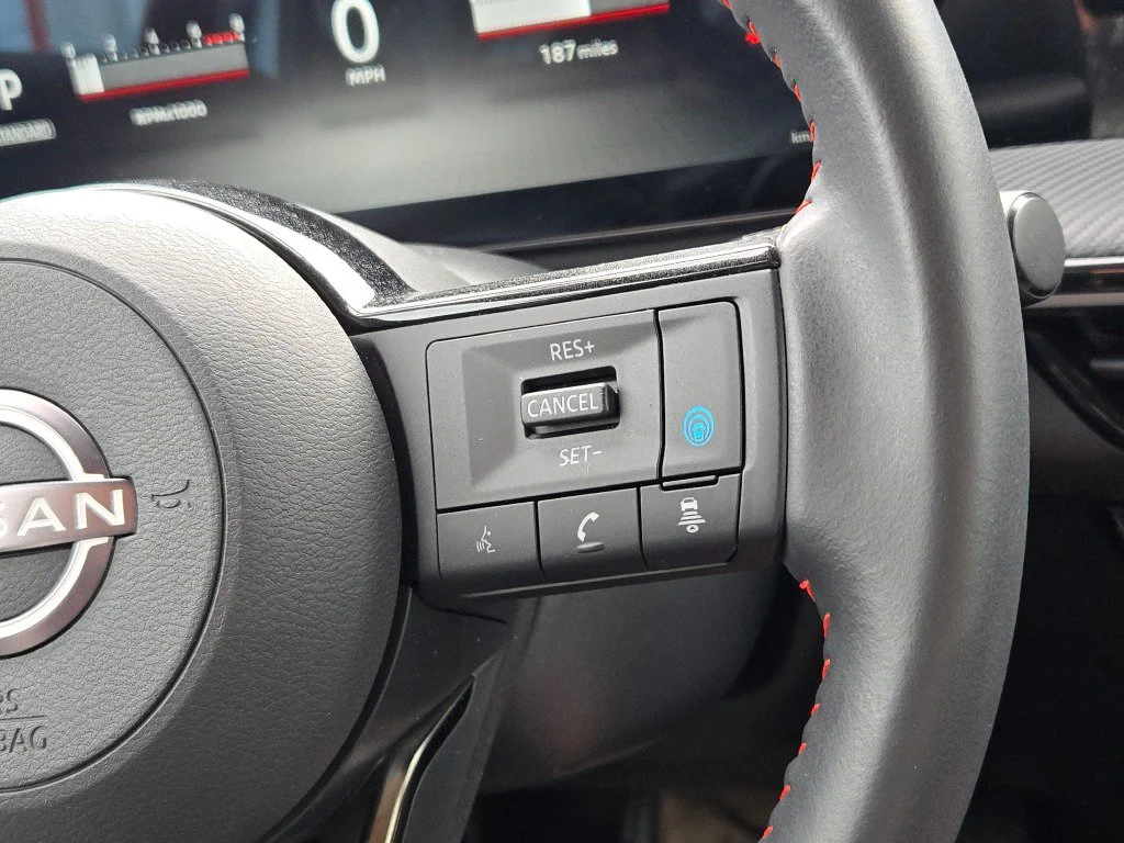 Used 2025 White Nissan SR image 28