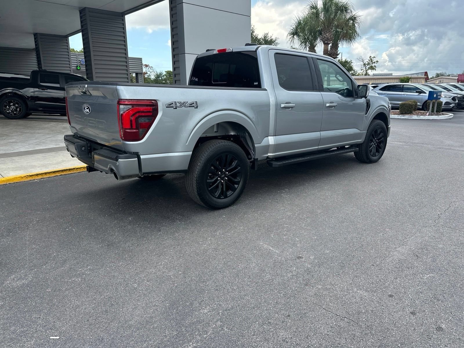 Used 2025 Silver Metallic Ford Lariat image 4