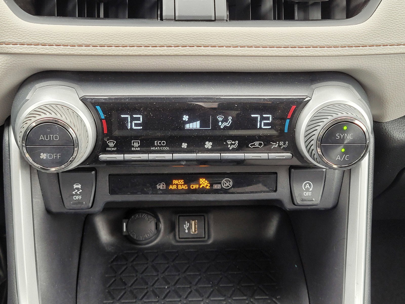 2024 Toyota RAV4 XLE - Photo 20