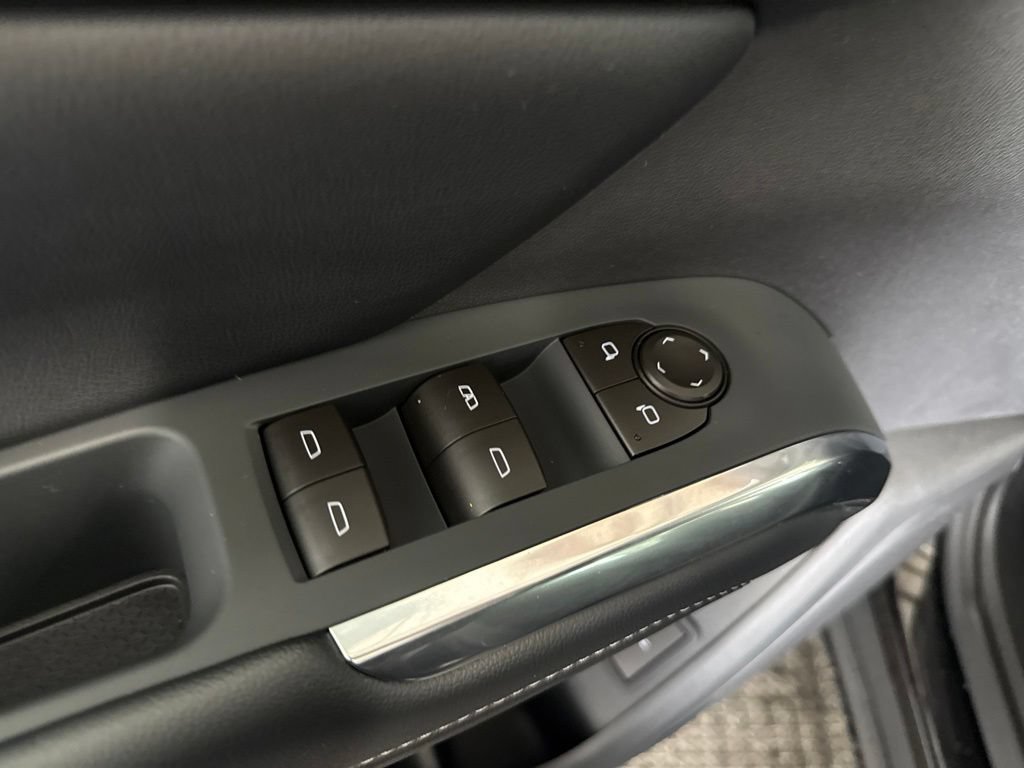 2027 Chevrolet Traverse LT - Photo 7