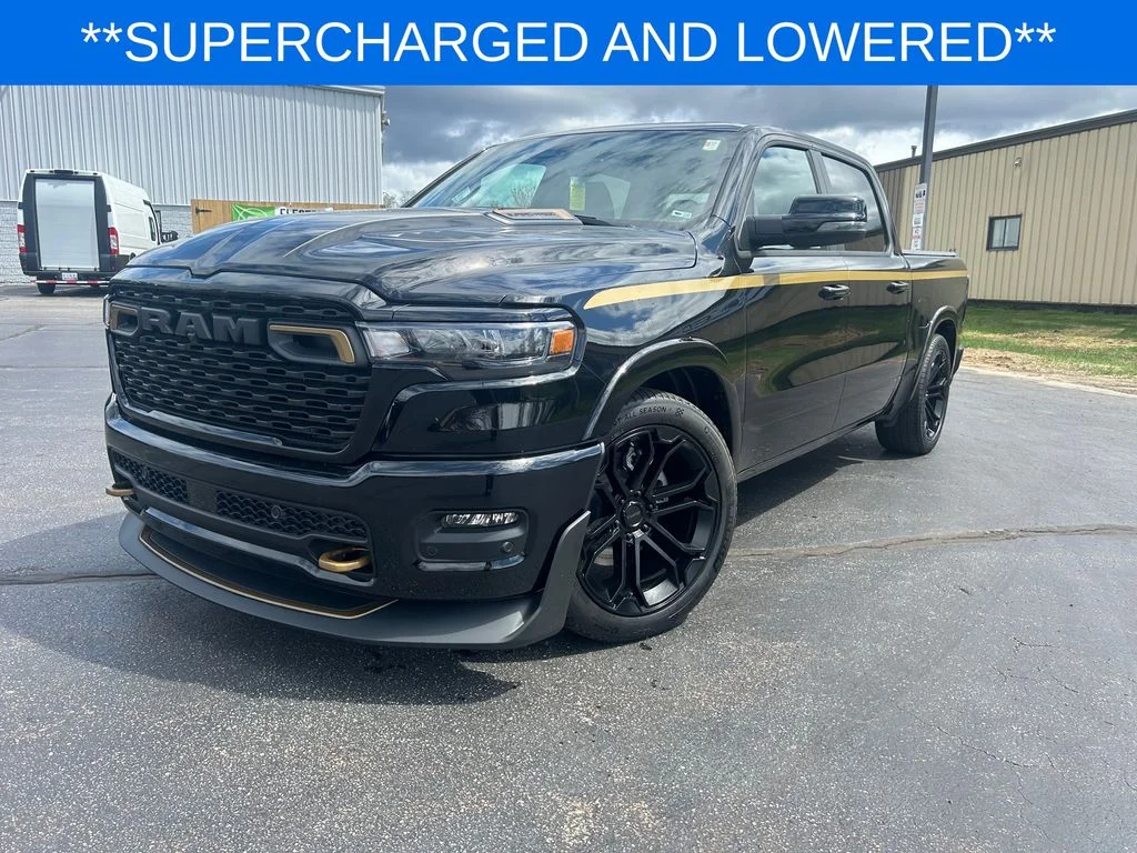 New 2026 Diamond Black Crystal Pearl-Coat Exterior Paint RAM  Big Horn/Lone Star image 2