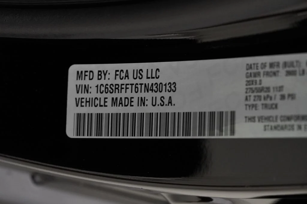 New 2026 Diamond Black Crystal Pearl-Coat Exterior Paint RAM Big Horn/Lone Star image 38