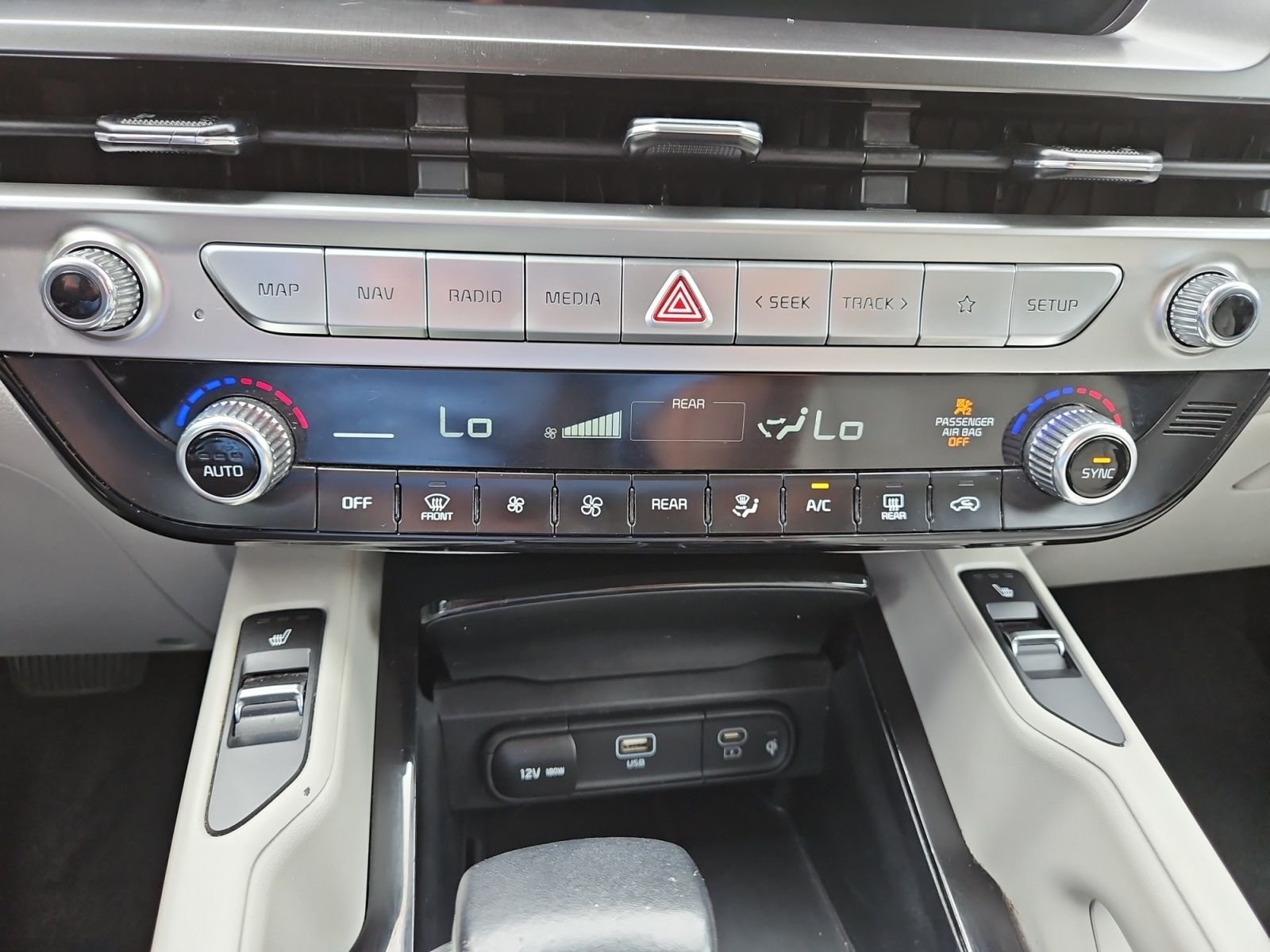 Used 2023 Black Kia S image 28