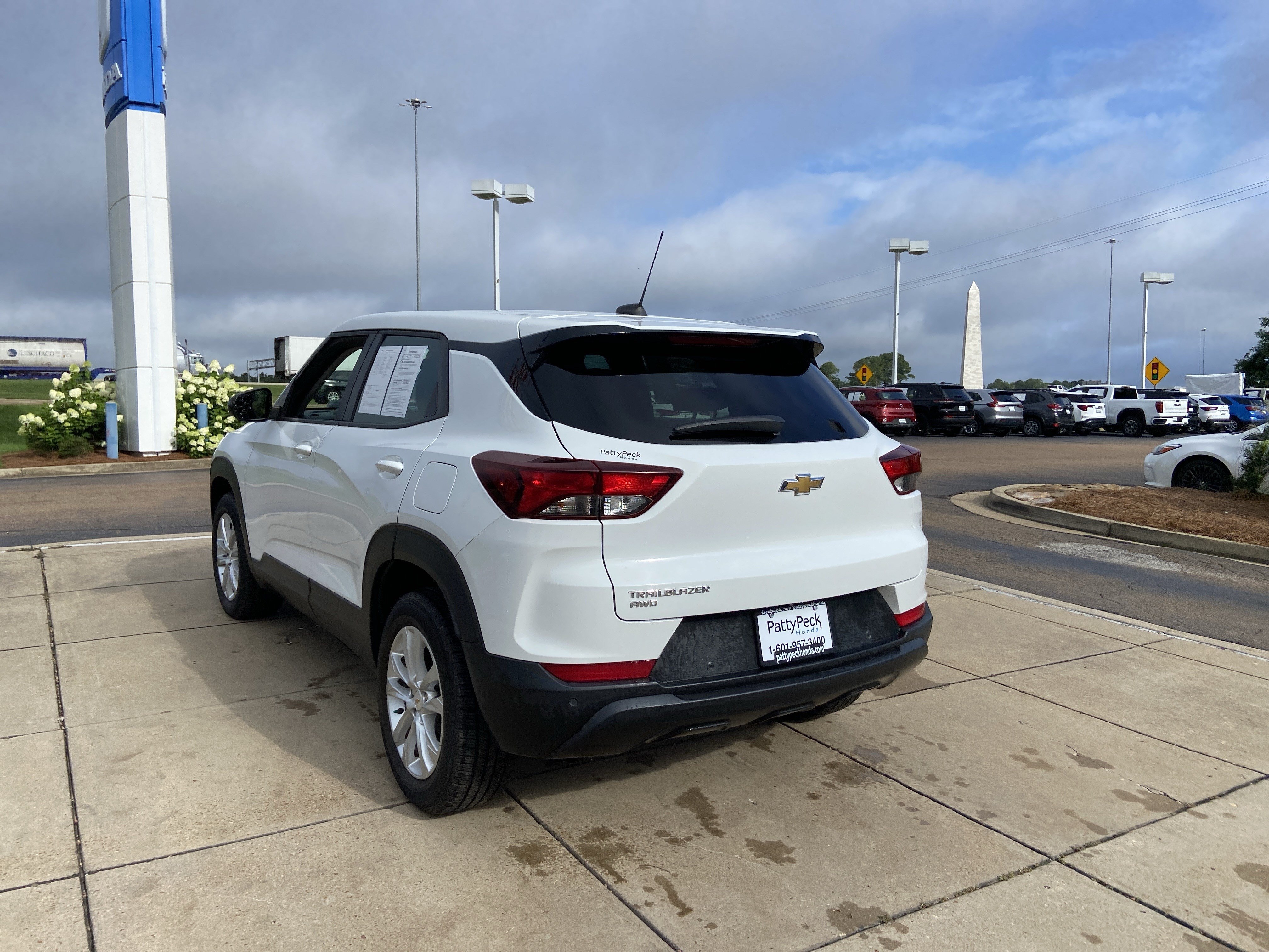 Used 2021 Summit White Chevrolet LS image 9