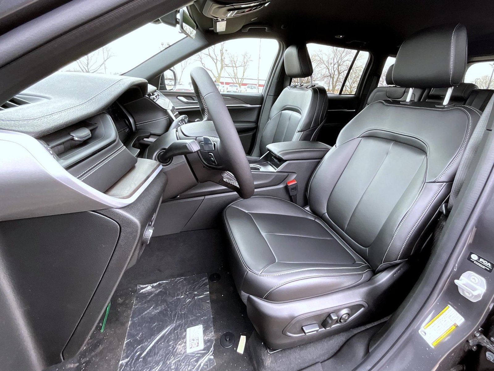 New 2026 Baltic Gray Metallic Clear-Coat Exterior Paint Jeep Limited image 10