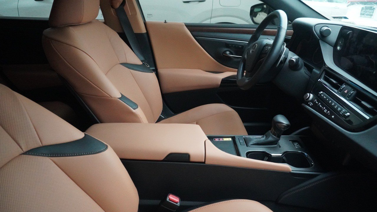 Used 2025 White Lexus ES 350 image 11