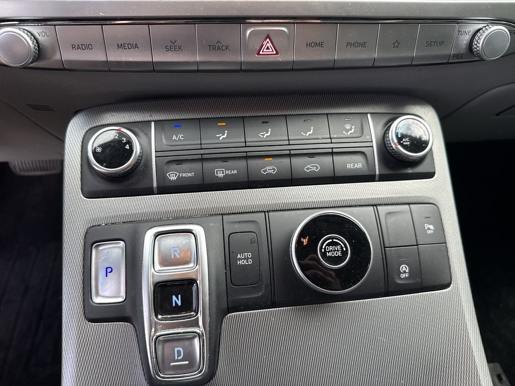 Used 2020 Hyper White Hyundai SE image 25