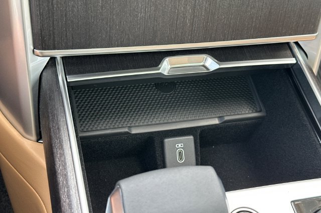 New 2027 Carpathian Grey Land Rover SE image 19