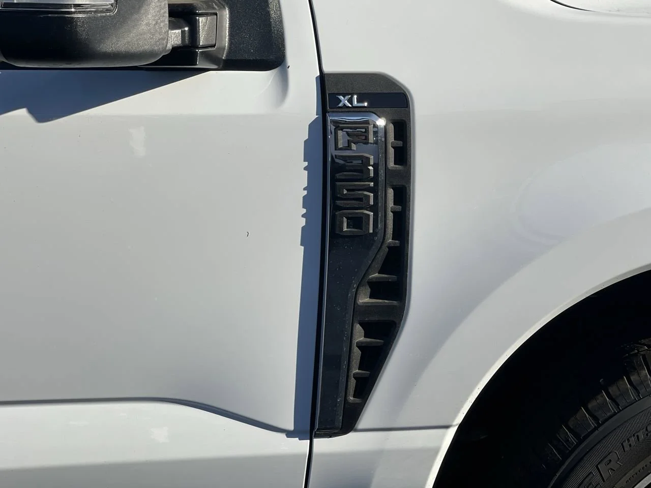 New 2026 Oxford White Ford XL image 8