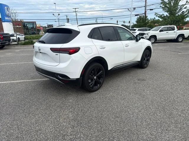 Used 2021 Summit White Buick Essence image 19