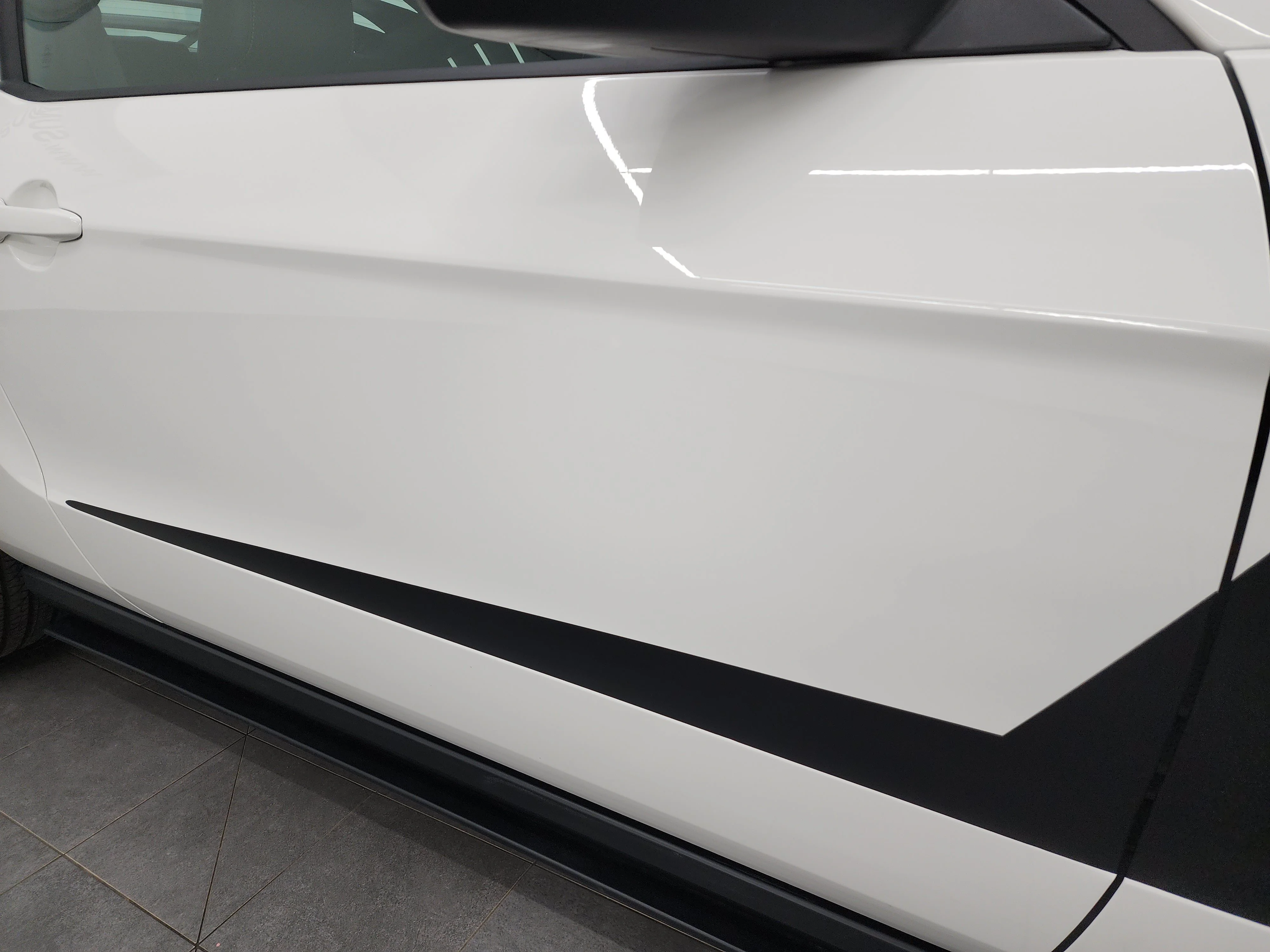 Used 2011 Performance White Ford GT Premium image 29
