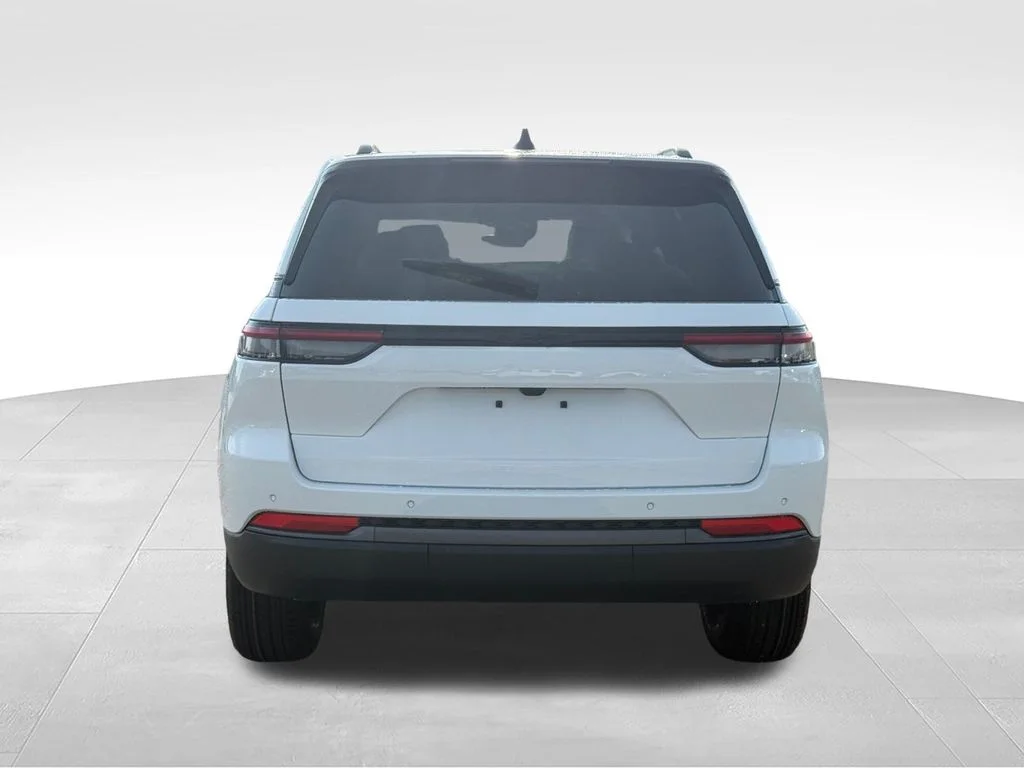 New 2026 Bright White Clear-Coat Exterior Paint Jeep Altitude image 5