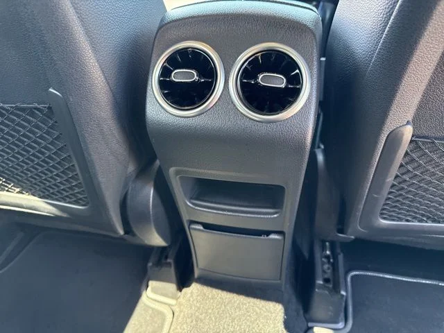 Used 2025  Mercedes-Benz GLB 250 image 25