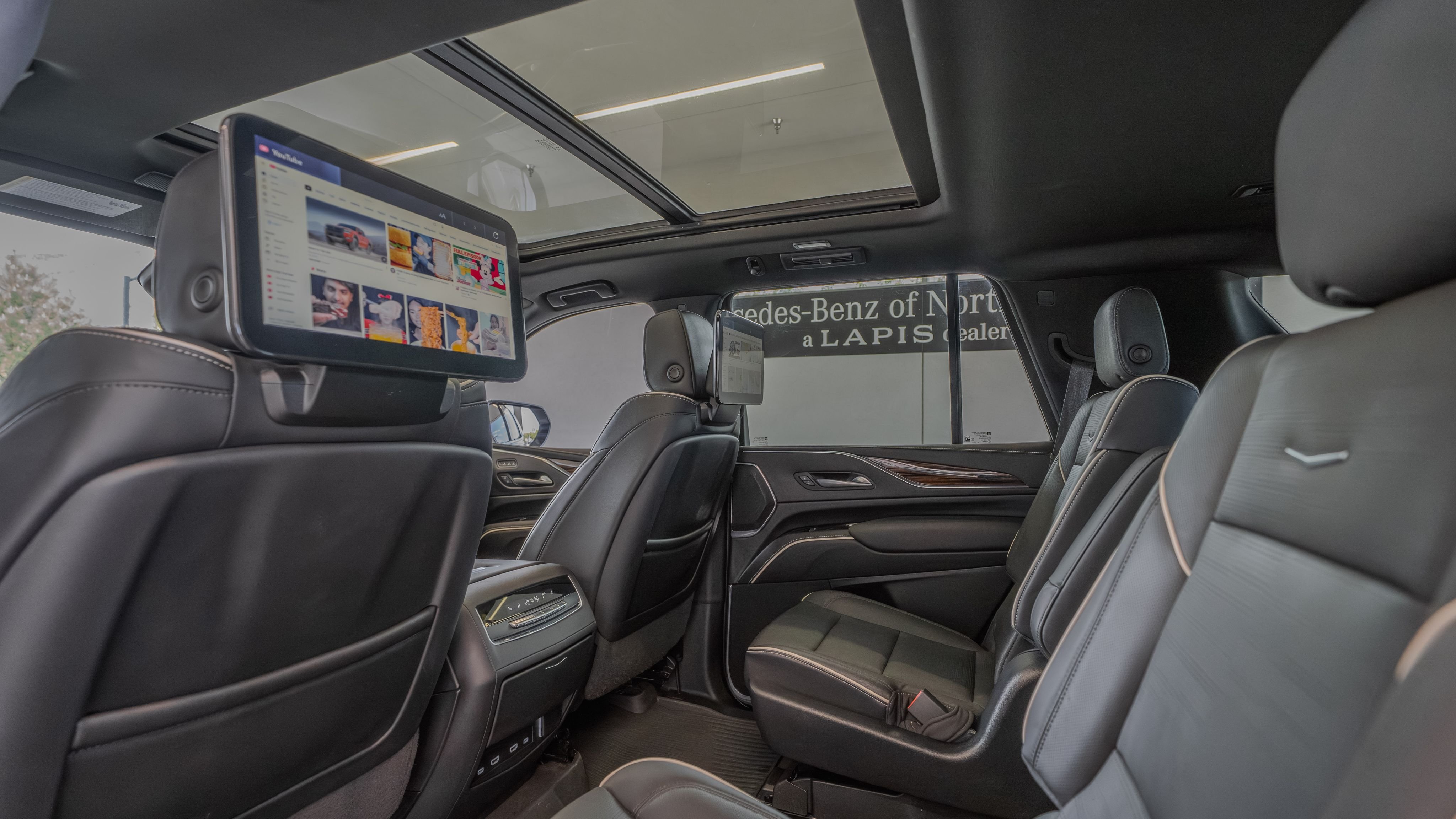 Used 2023 Crystal White Tricoat Cadillac Premium Luxury image 26