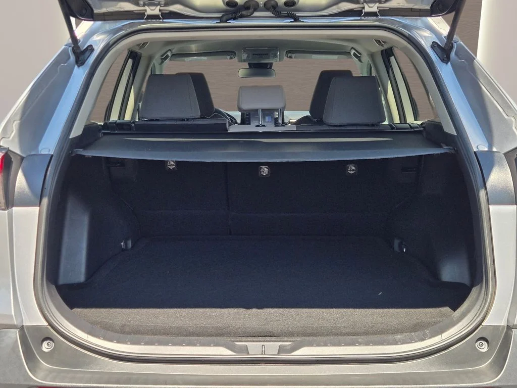 Used 2021 Silver Toyota XLE image 12