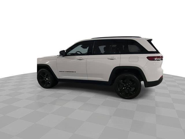 Used 2023 White Jeep Altitude image 6