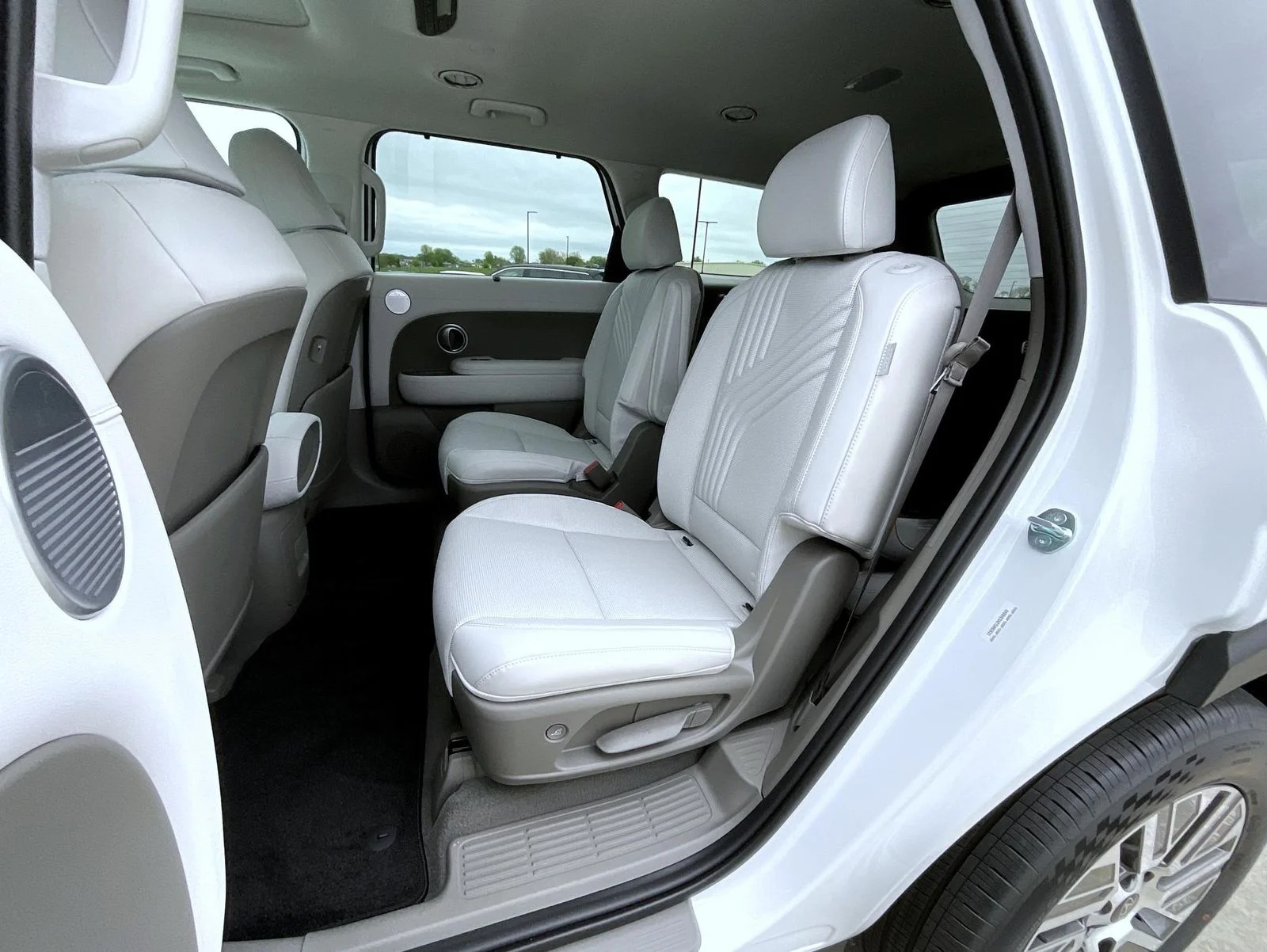 New 2026 White Hyundai SEL Premium image 22