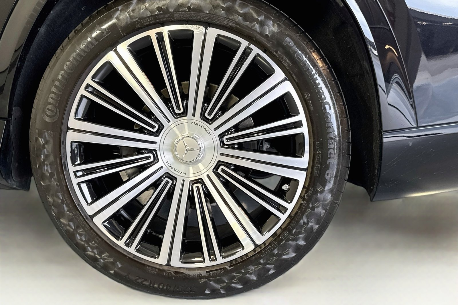 Used 2024 Obsidian Black Metallic Mercedes-Benz Maybach GLS 600 image 30