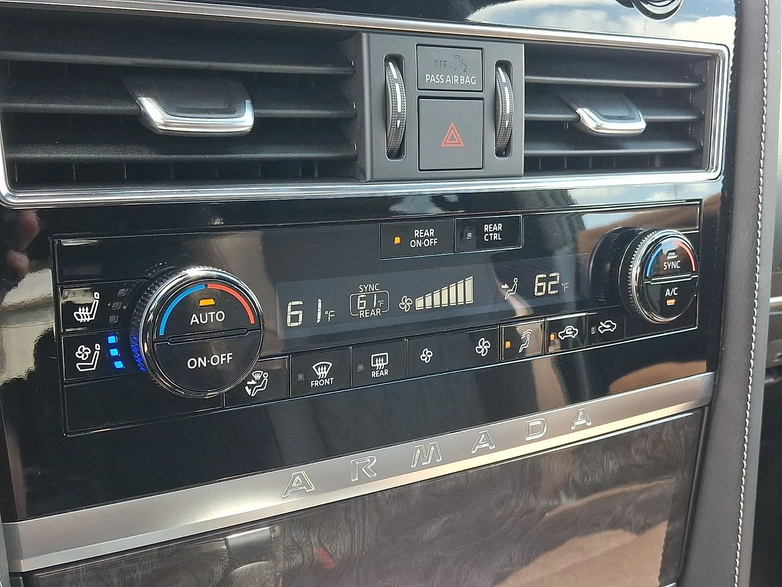 Used 2023 Blue Nissan Platinum image 16