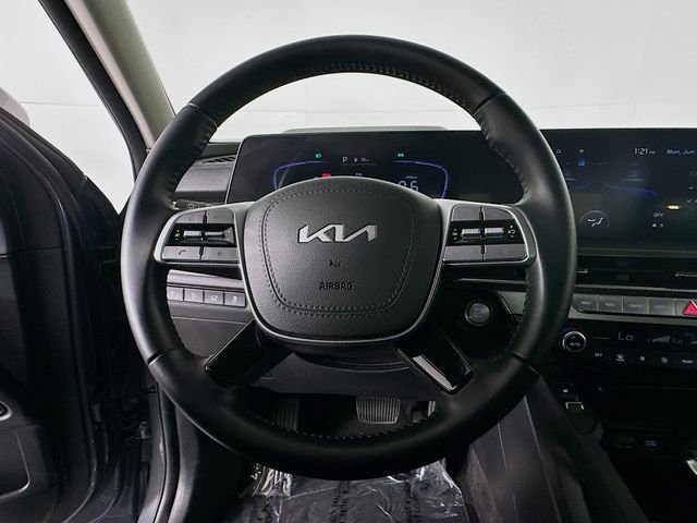 Used 2025 Silver Kia S image 13