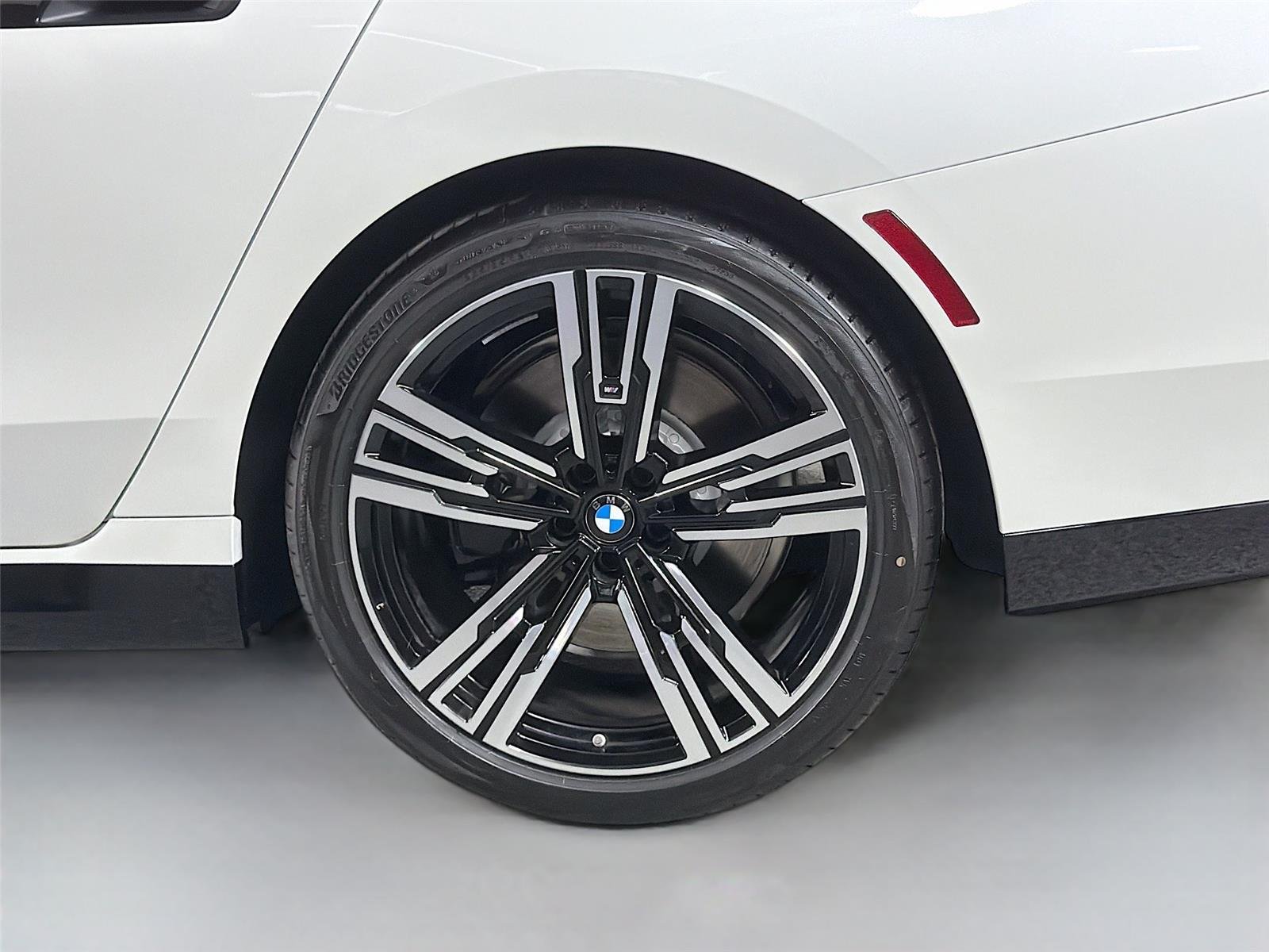 New 2026 Mineral White Metallic BMW 740i image 27