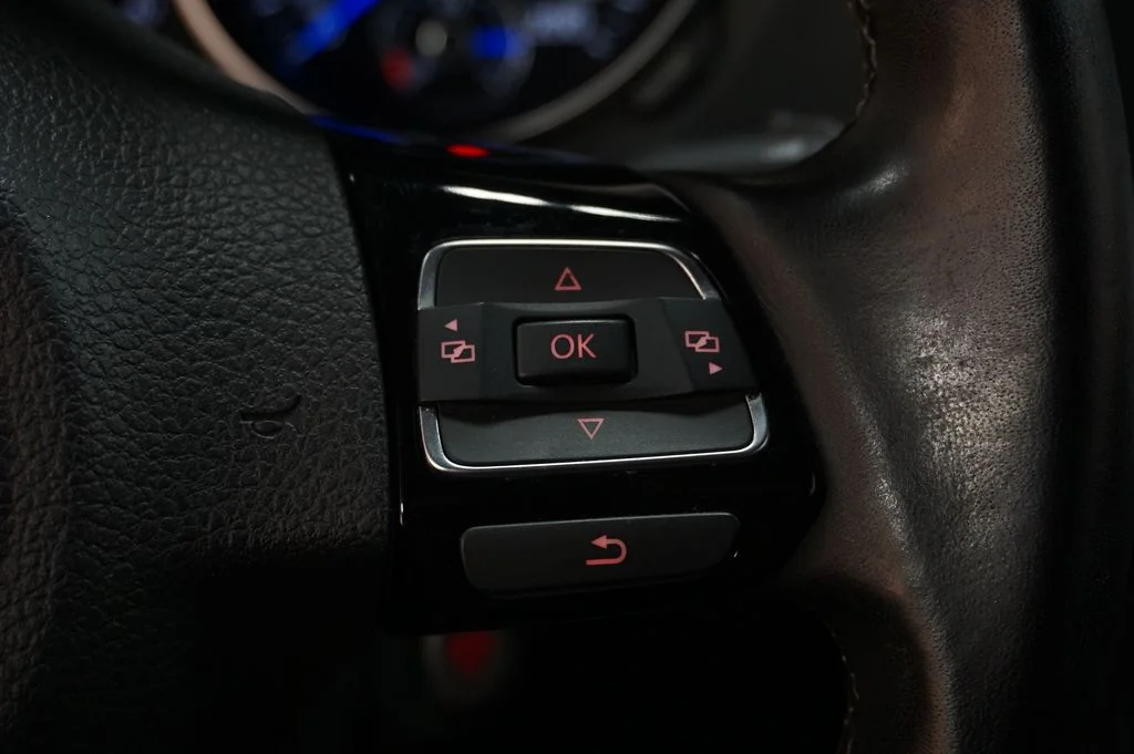 Used 2012 Candy White Volkswagen R image 22