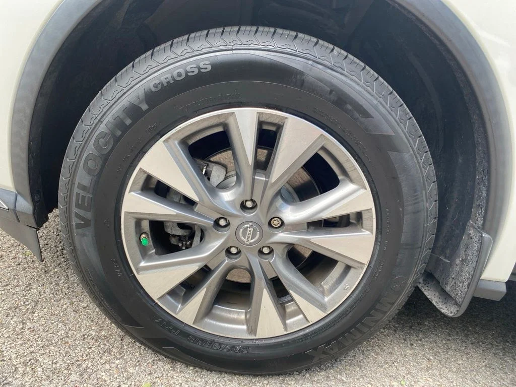 Used 2018 White Nissan SL image 26