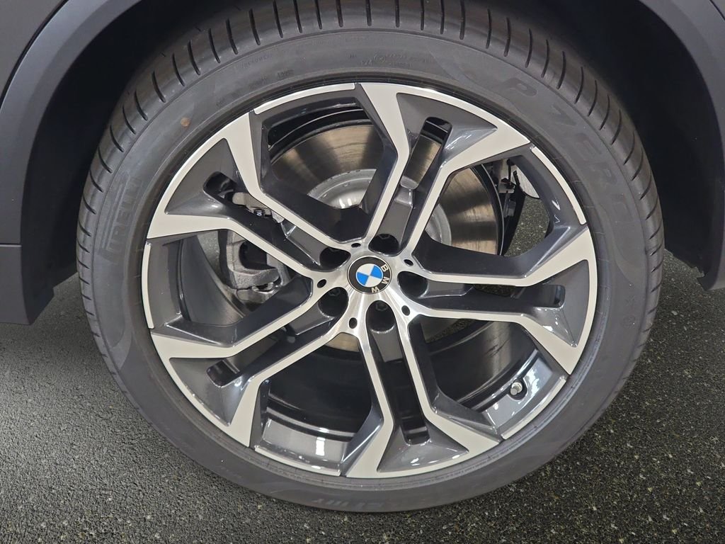 New 2026 Dravit Grey Metallic BMW sDrive40i image 17