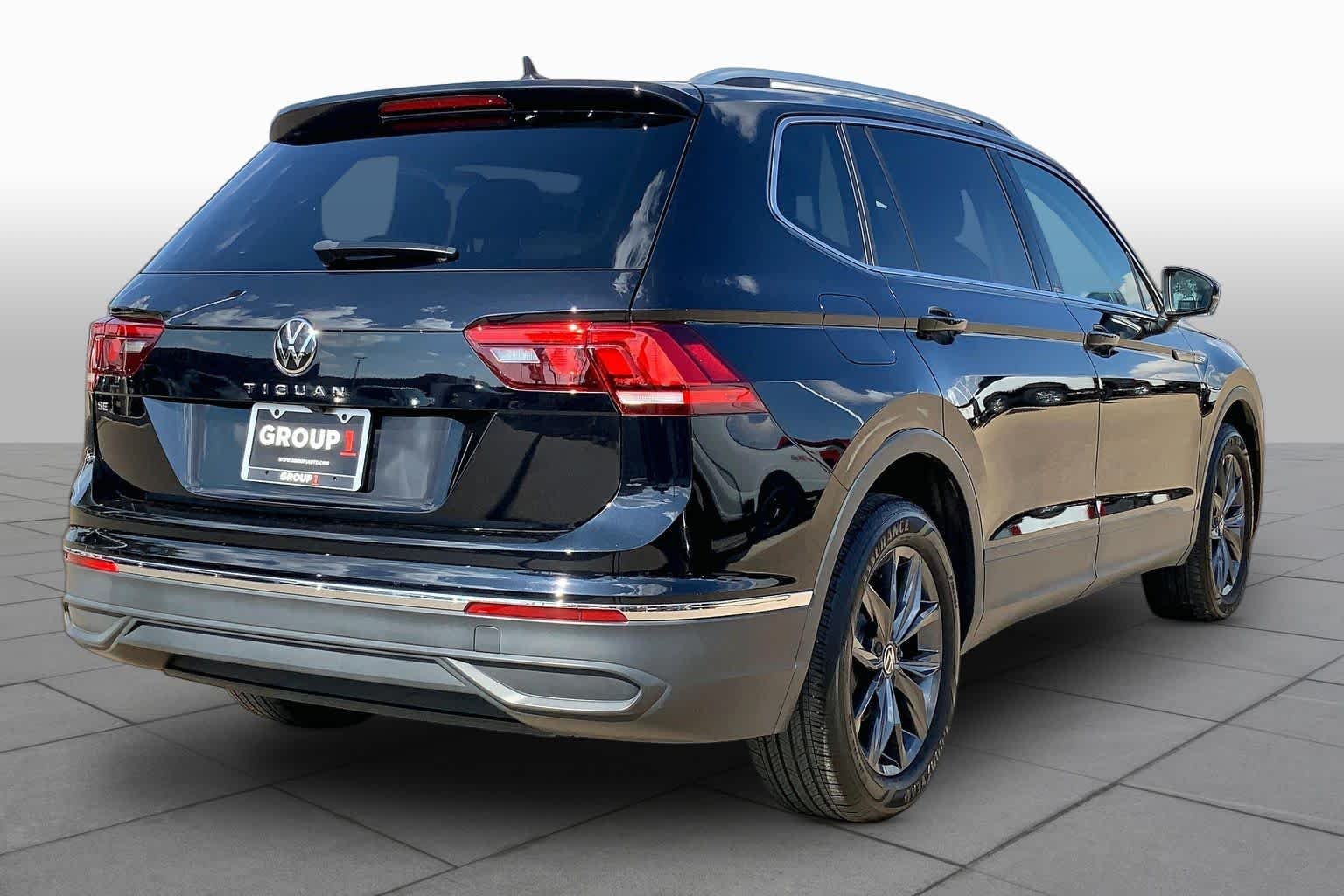 Used 2023 Deep Black Pearl Volkswagen SE image 13