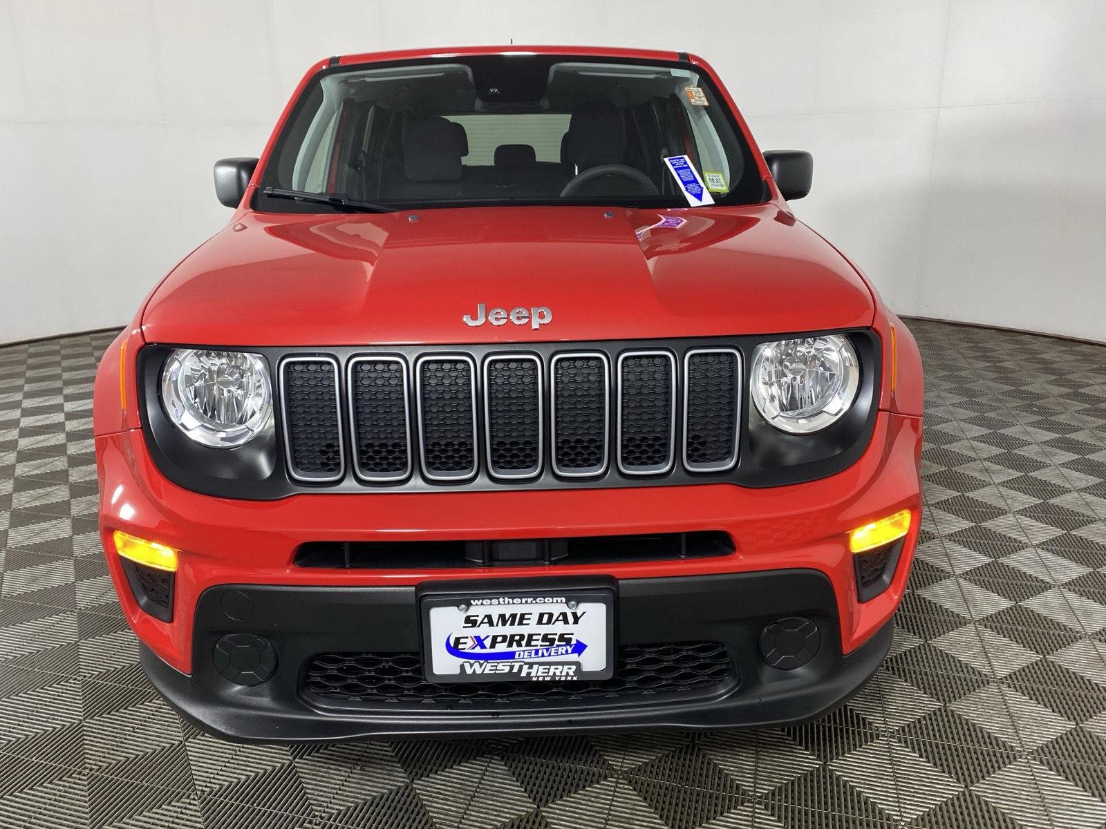 Used 2023 Colorado Red Clearcoat Jeep Latitude image 2