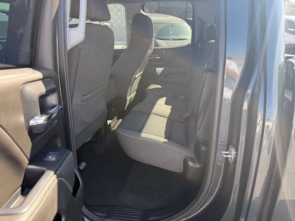 Used 2018 Gray Chevrolet LT image 6