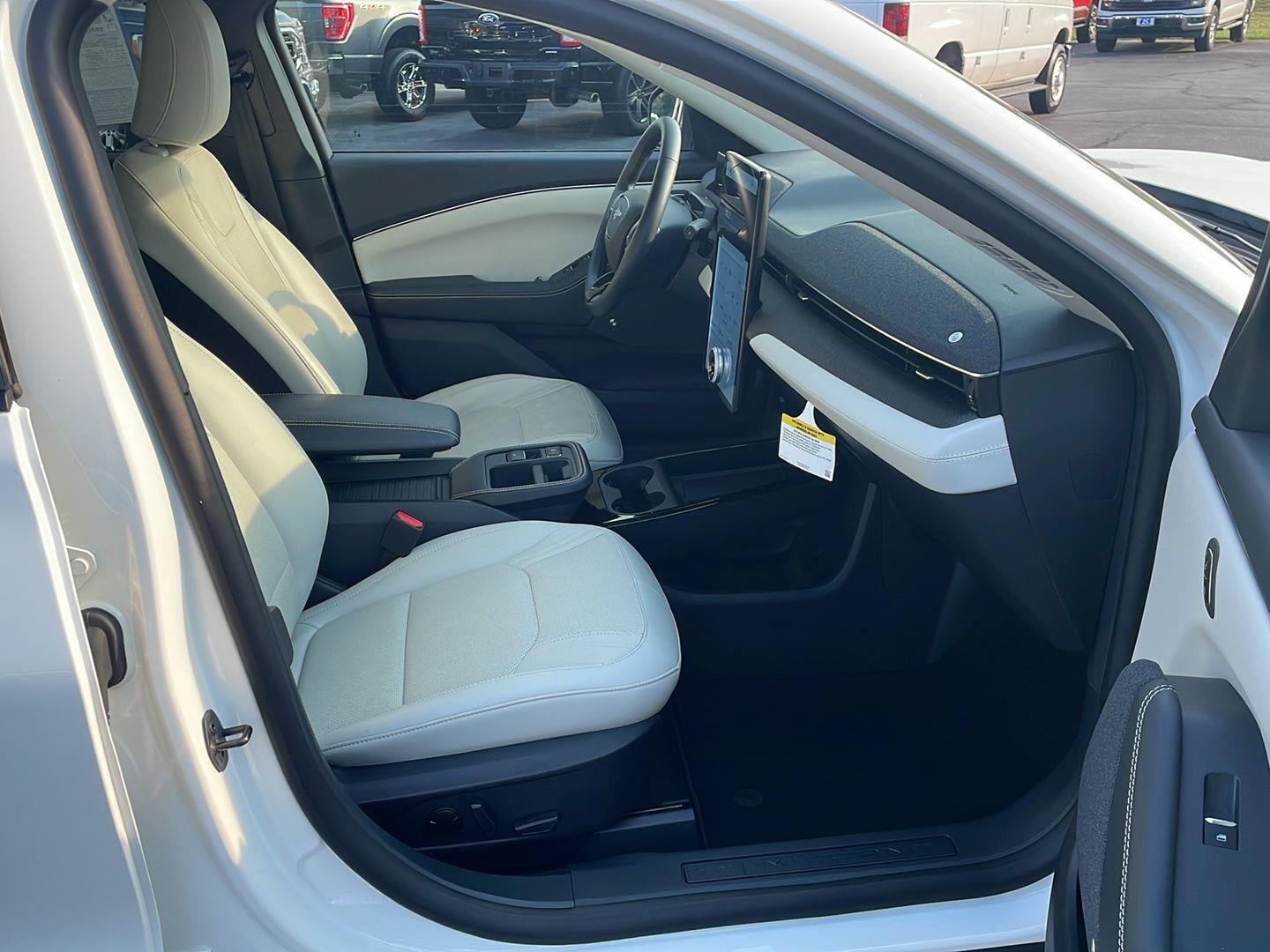 Used 2025 Star White Ford Premium image 27