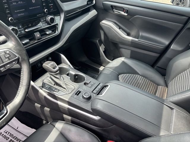 Used 2021 Midnight Black Metallic Toyota XSE image 17