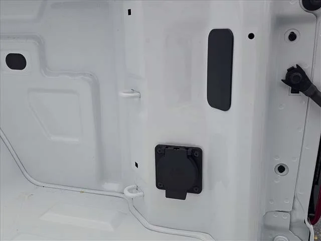 New 2026 Summit White Chevrolet WT image 29
