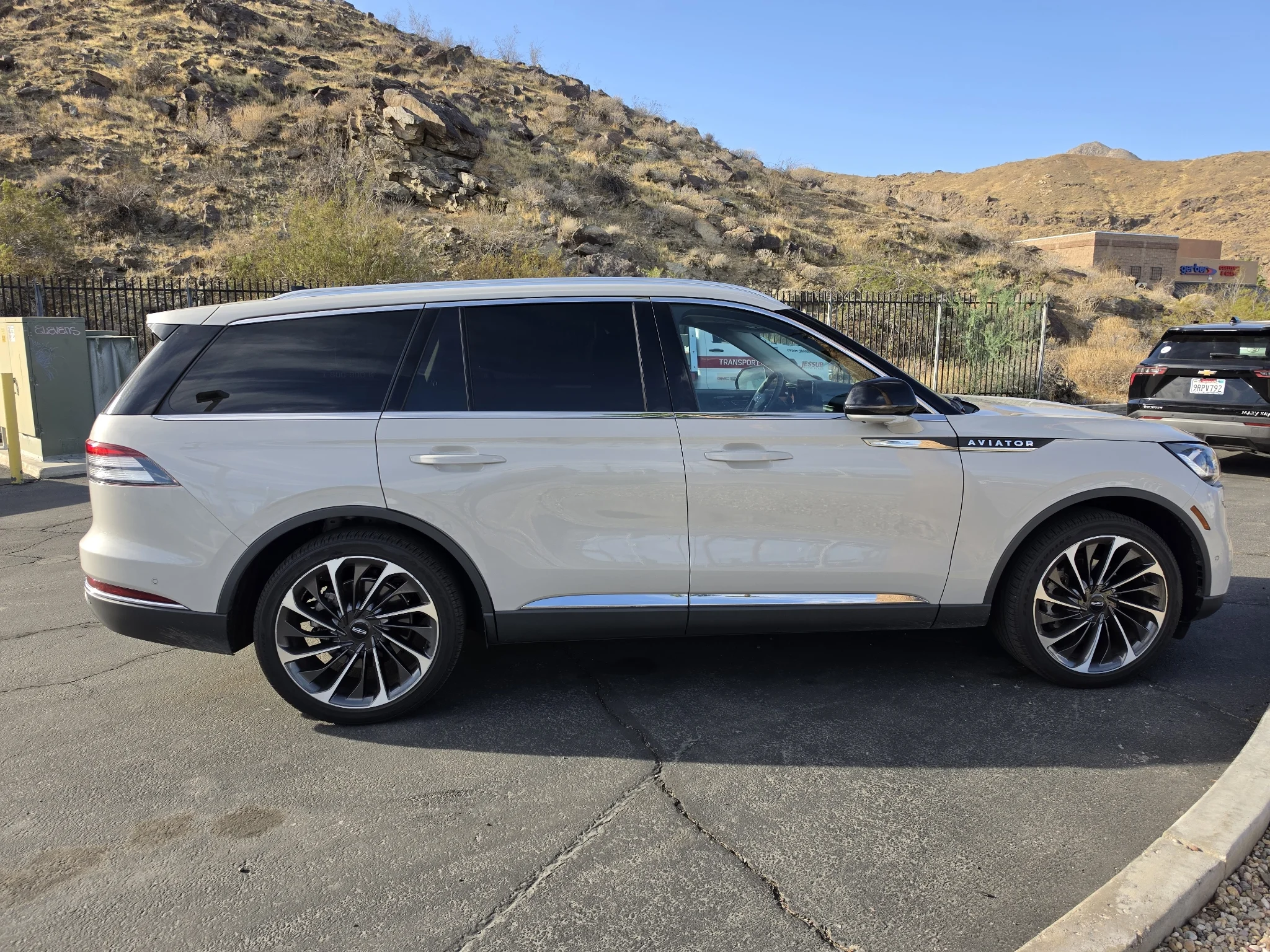 Used 2024 Ceramic Pearl Metallic Tri-Coat Lincoln Reserve image 6