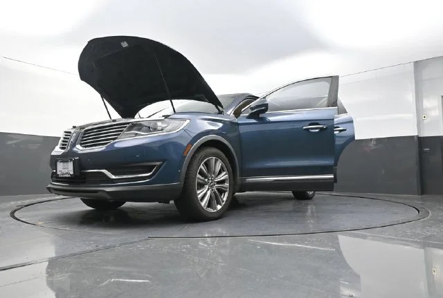 Used 2016 Blue Lincoln Reserve image 33