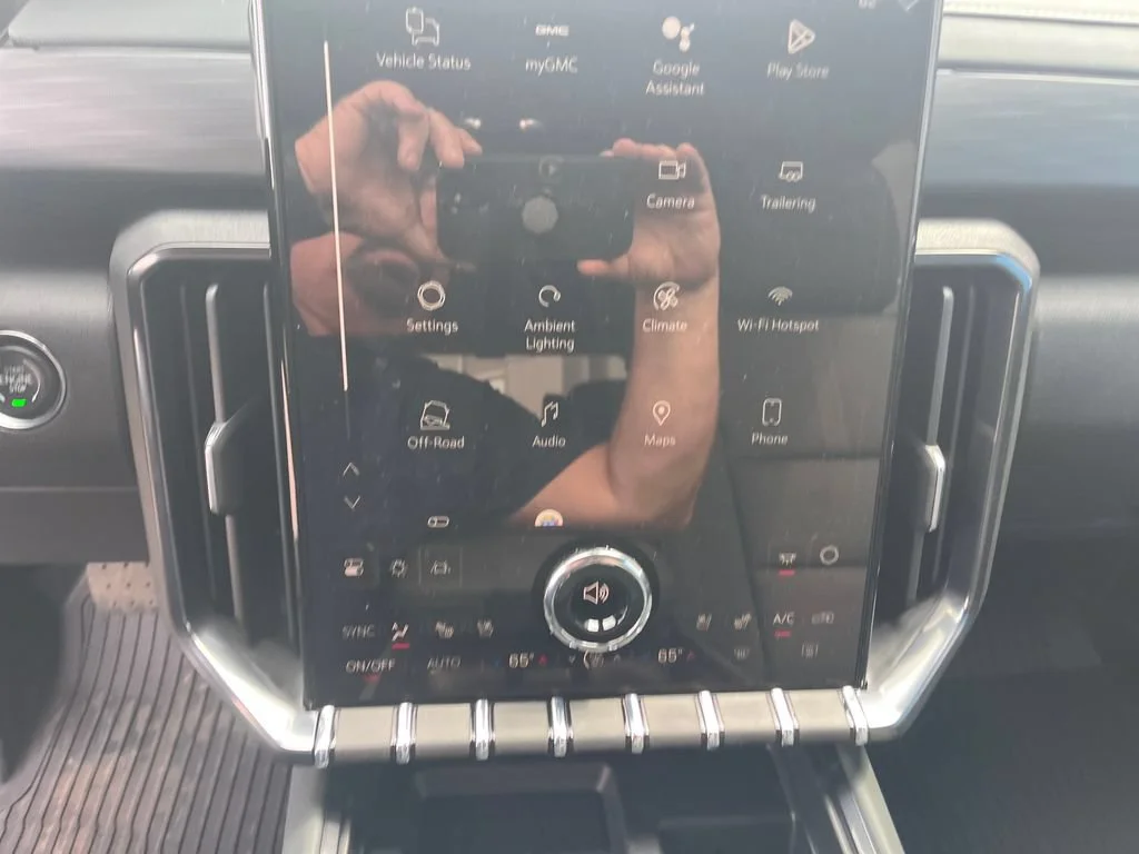 2026 GMC Acadia AT4 - Photo 10