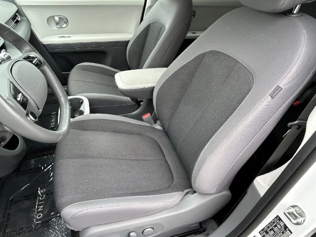 Used 2024 White Hyundai SEL image 19