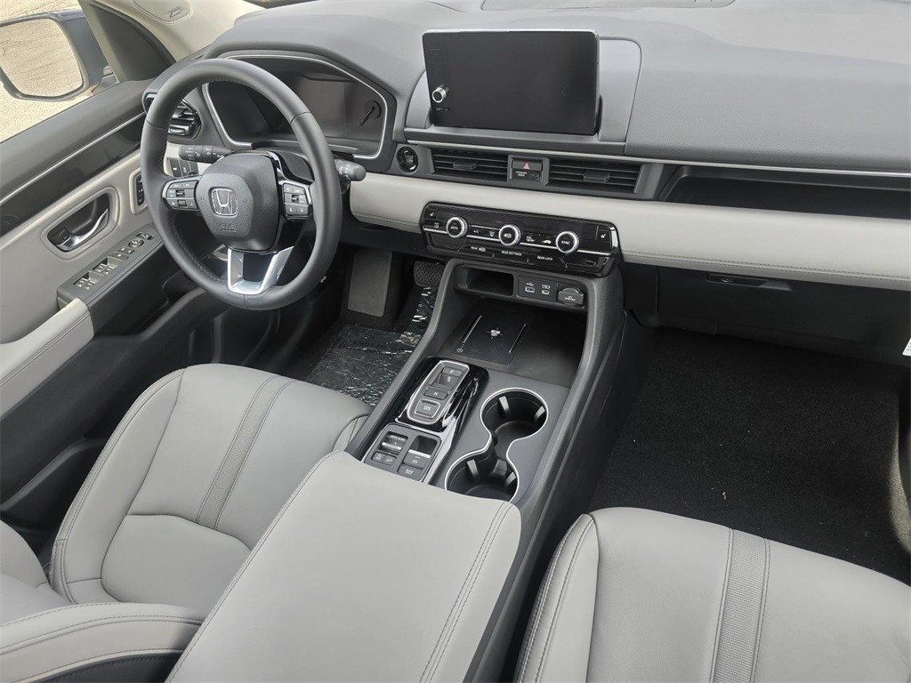 2025 Honda Pilot Touring - Photo 23