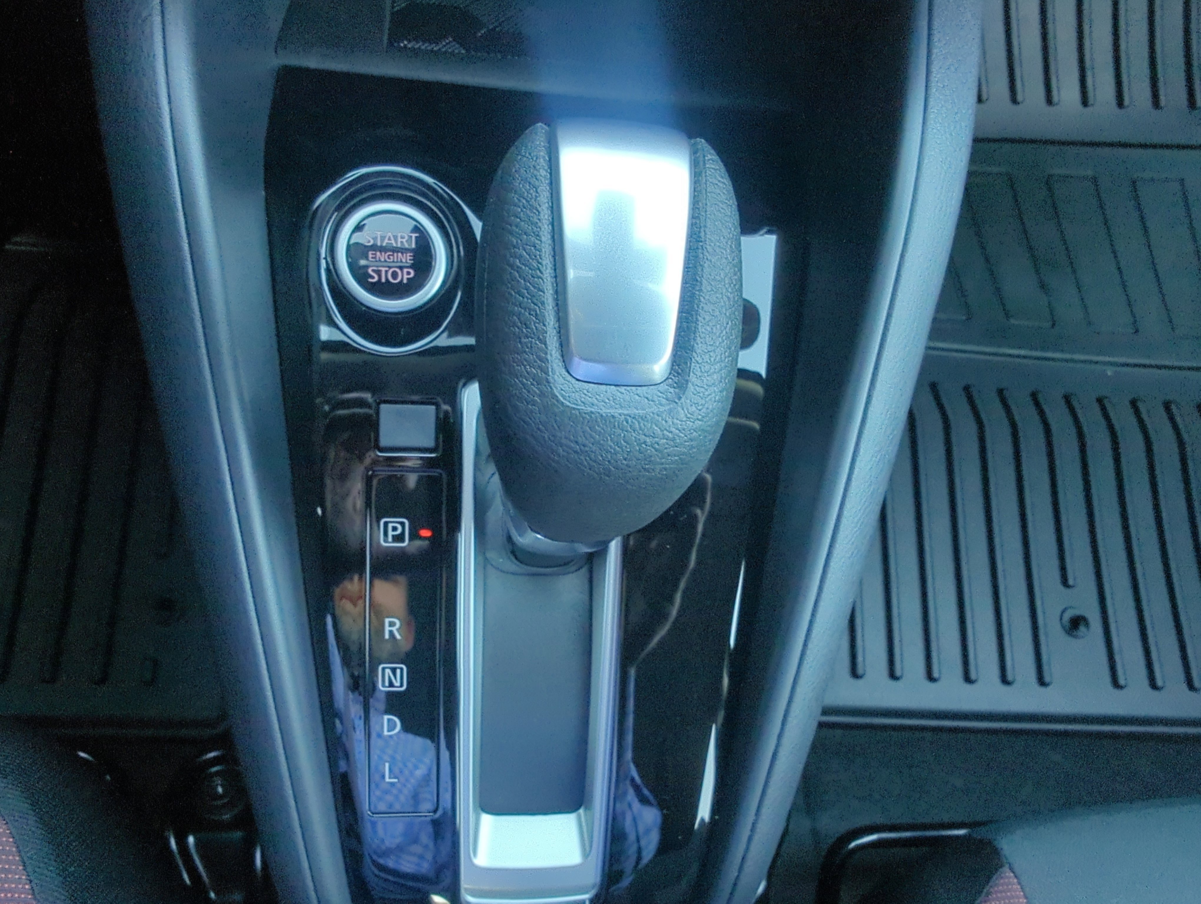 2025 Nissan Versa Sedan SR - Photo 20