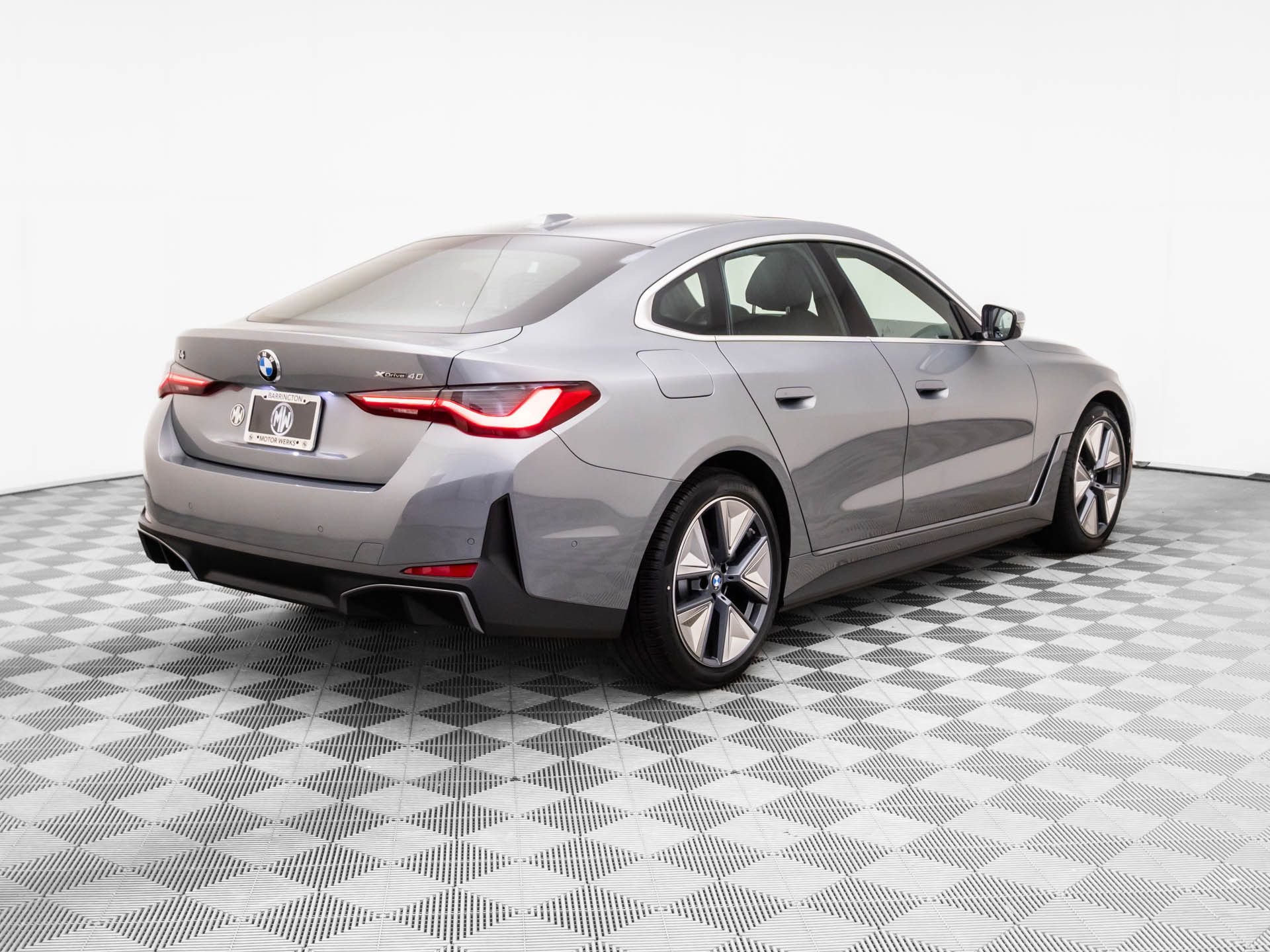 New 2026 Skyscraper Grey Metallic BMW xDrive40 image 5