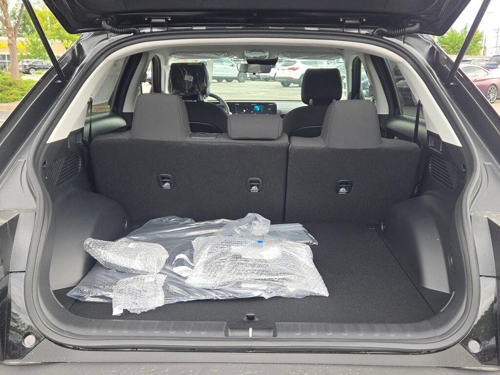 New 2027 Abyss Black Hyundai SE image 15
