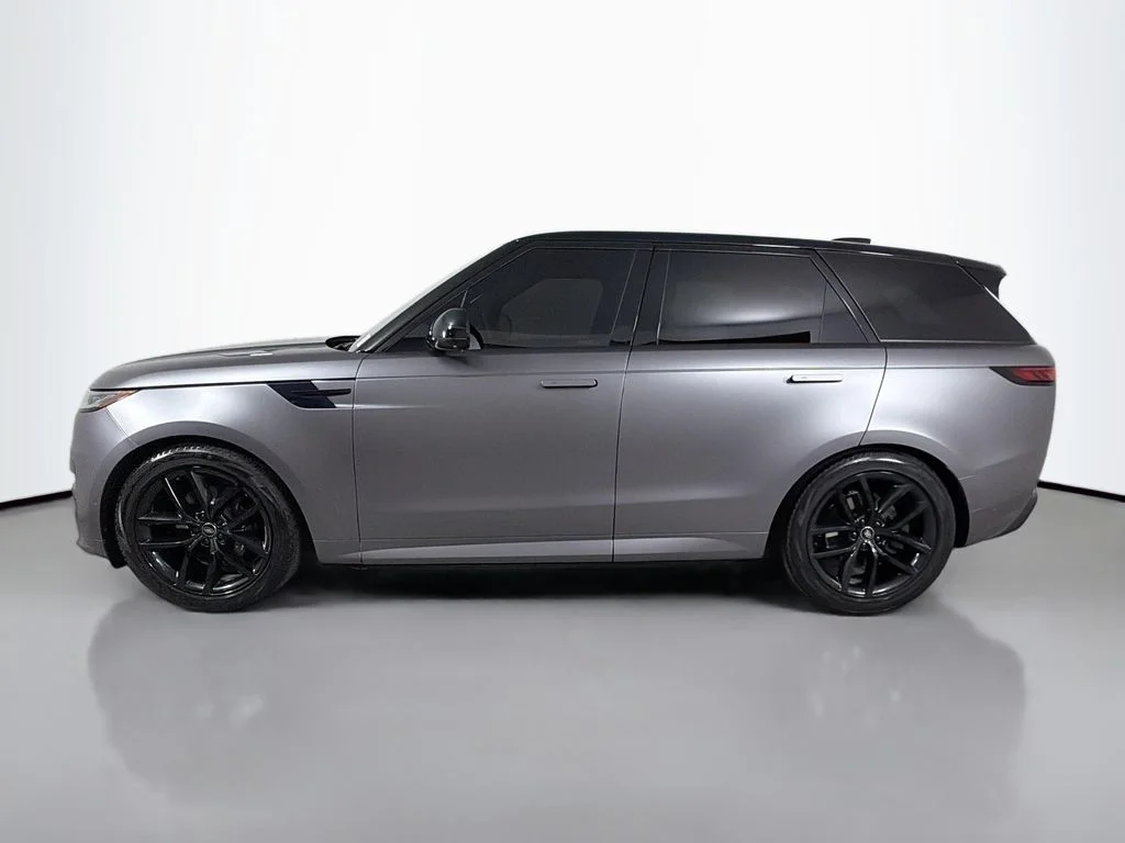 Used 2023 Fuji White Land Rover SE Dynamic image 8